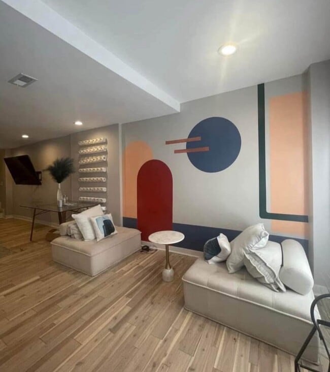 Building Photo - 404 Venable Ave