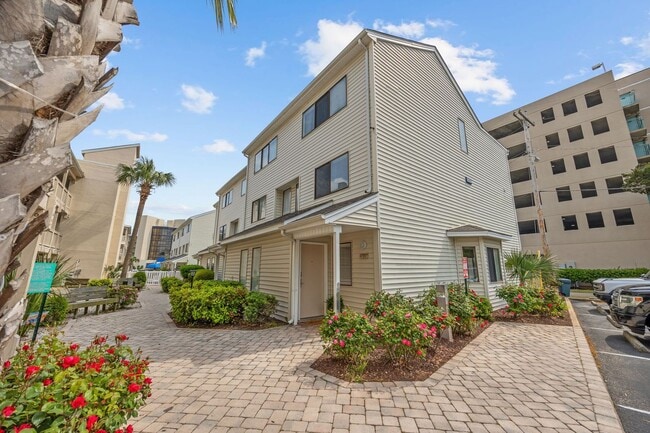 Building Photo - All Inclusive Seasonal Rental Available October 1st, 2025-March 31st 2026!