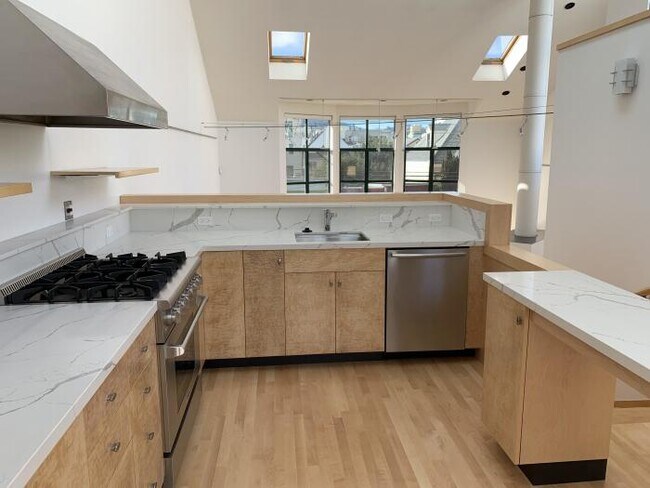 Building Photo - 1 bedroom in San Francisco CA 94110