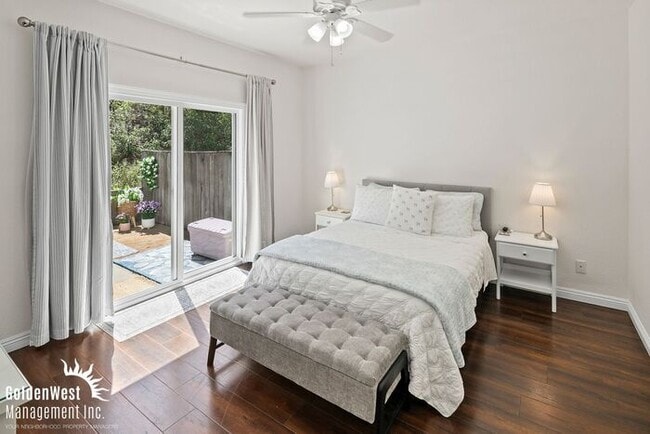 Foto del edificio - Bright and Modern 2Bdm 2Ba Townhome with Private Patio in Scripps Ranch!