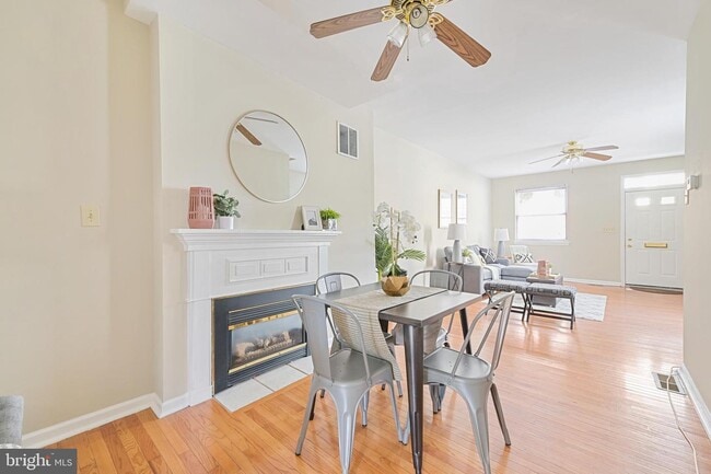 Building Photo - 223 E Cross St