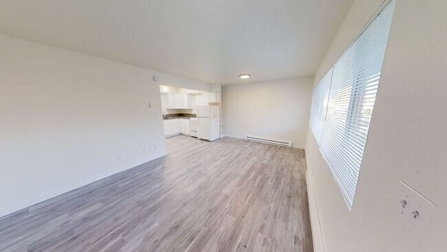 Building Photo - Fully Renovated Single Level Apartment Hom...