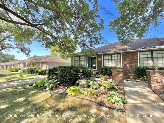 Foto del edificio - COMING SOON! 3 Bedroom 1.5 Bath in Blue Sp...