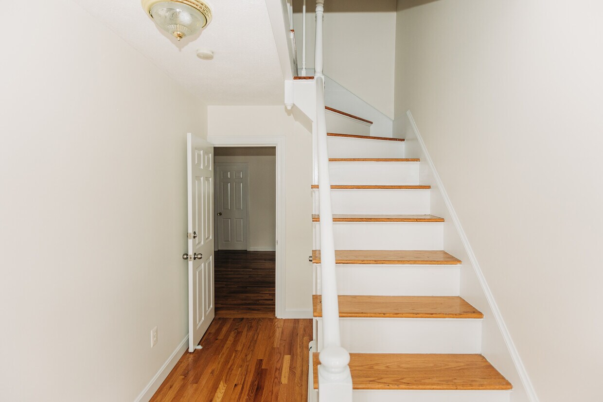 hallway entry - 31 Catherine St
