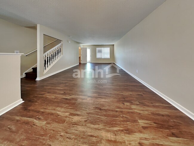 Foto del edificio - 656 Rocky Meadow Dr