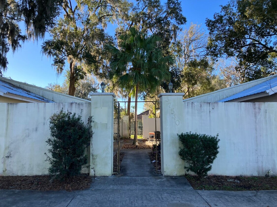 37540 Martin Luther King Blvd, Dade City, FL 33525 House Rental in