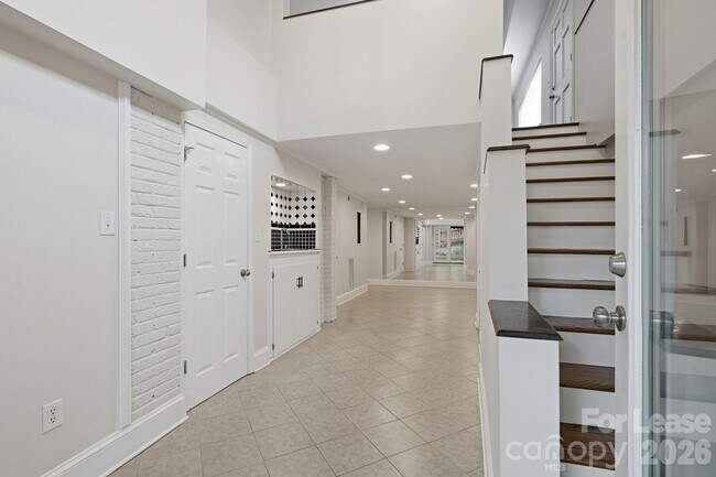Building Photo - 2525 Runnymede Ln