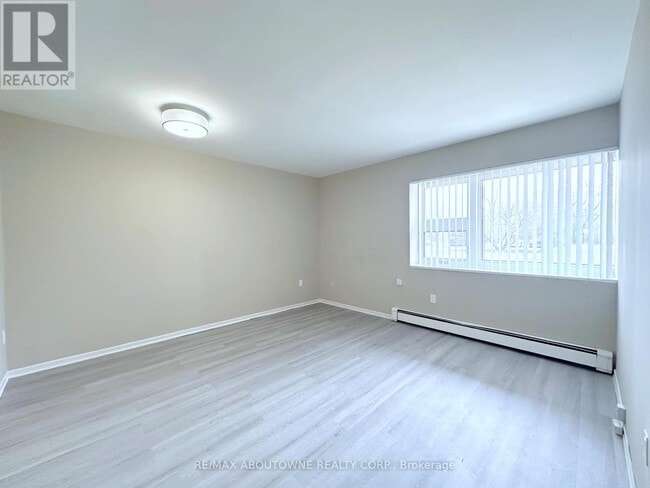 Building Photo - 32 Carluke Crescent