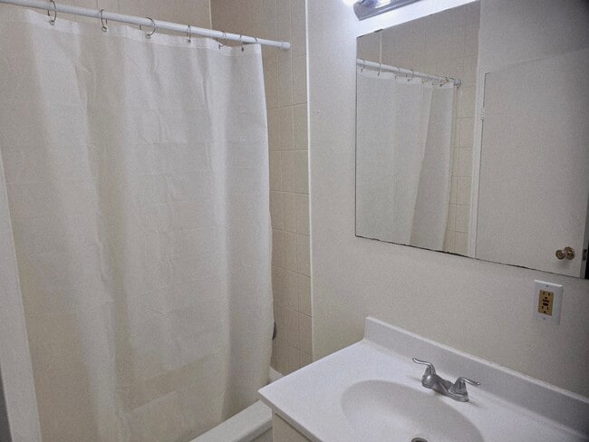 Building Photo - 89 Ontario St N