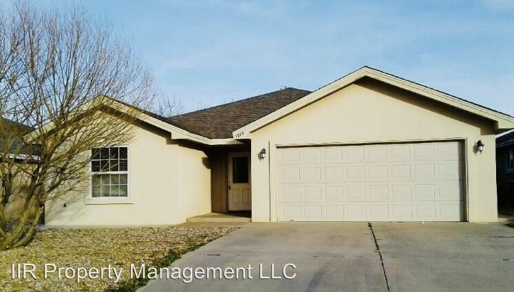 Foto principal - 3 br, 2 bath House - 1915 Clover Lane