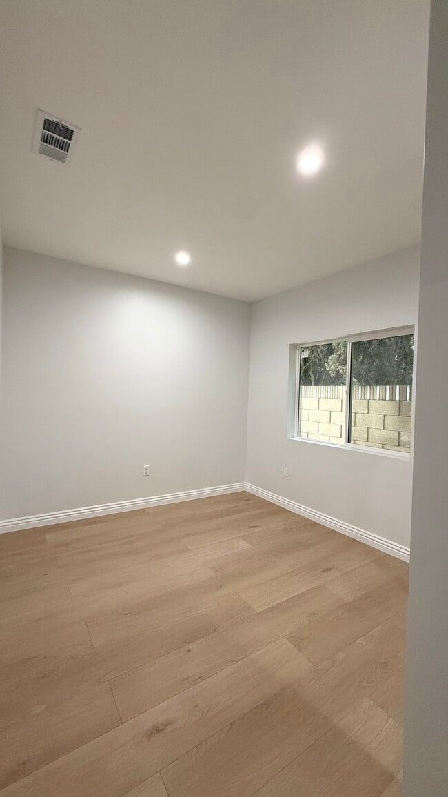 Building Photo - 9455 Luders Ave