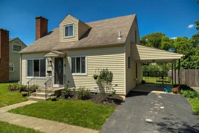 Building Photo - 2194 Ridgecliff Rd