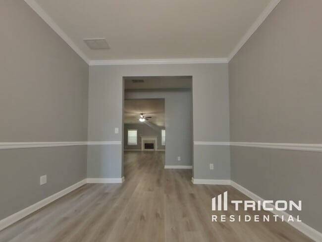 Building Photo - 293 Holbrook Dr