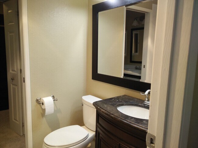 Building Photo - Condo near the beach - top floor