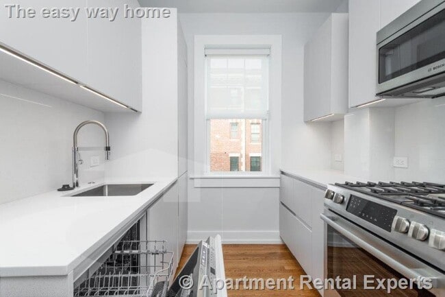 Building Photo - 16 Forest St