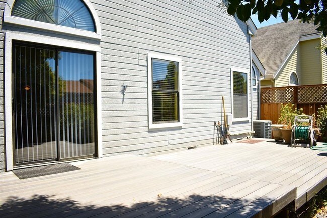 Building Photo - 2 Valley W Cir