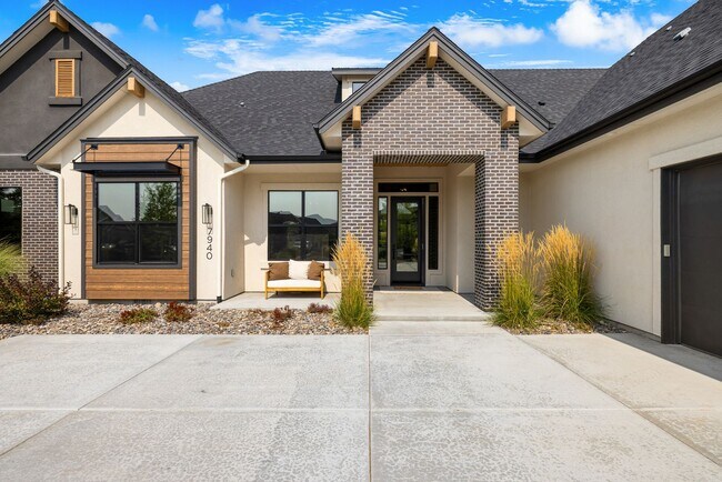 Building Photo - 7940 W Mirror Pond Dr