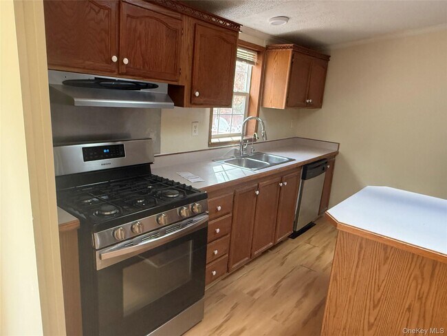 Foto del edificio - 68 Shinhollow Rd