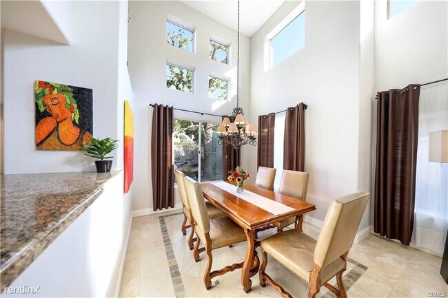 Foto del edificio - 3 br, 2.5 bath House - 60 San Raphael