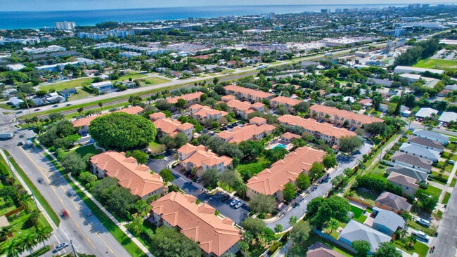 Building Photo - 1019 W Longport Cir