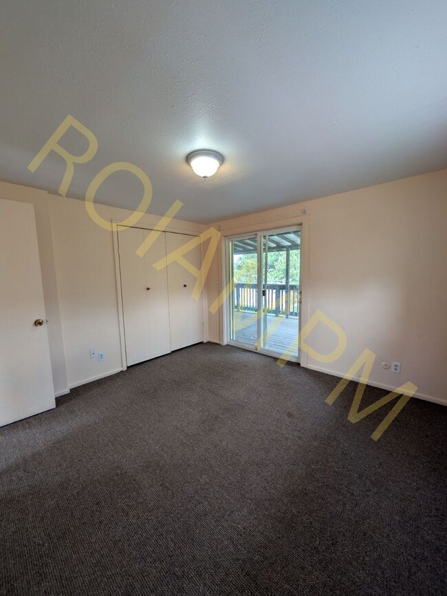 Building Photo - 354 Orchalara Ave