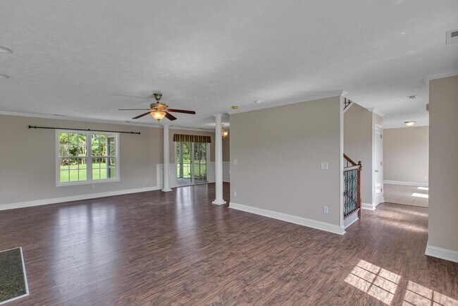 Foto del edificio - Large 3 bedroom with BONUS room!