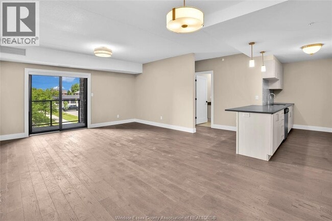 Photo du bâtiment - 2600 Sandwich W Pkwy