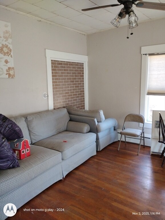 Foto del edificio - 77 W Main St