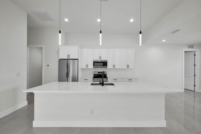 Foto del edificio - Single family for rent in Port Charlotte. New construction. 3+Den/ 2 bath. City water.