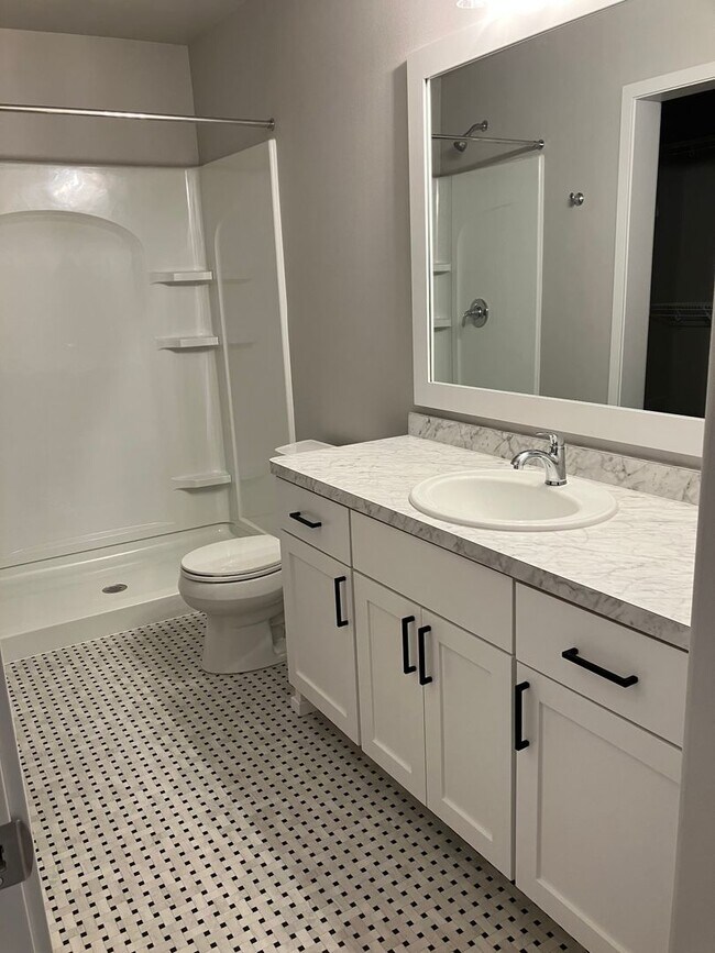 Building Photo - 3 Bed 2.5 Bath Single Family Home