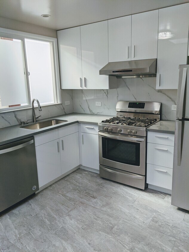 Primary Photo - 2733 Clement St