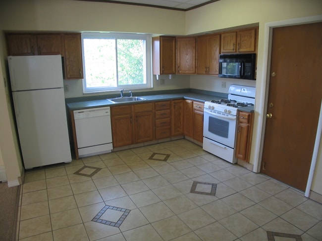 Building Photo - 227 Pawling Ave