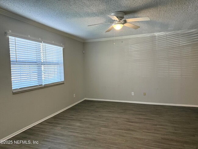 Foto del edificio - 4812 Windrush Ln