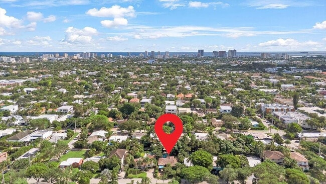 Building Photo - 426 NE 8th Ave