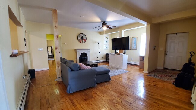 Foto del edificio - 215 Farrington St