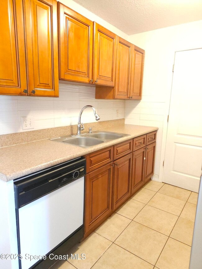 Building Photo - 2101 Forest Knoll Dr NE
