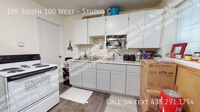 Foto del edificio - Married/couple Student Housing Studio