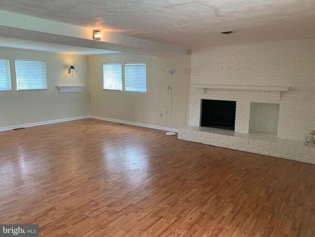 Building Photo - 1302 Pennington Ln