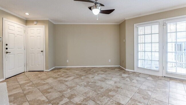 Building Photo - 16301 Ledgemont Ln