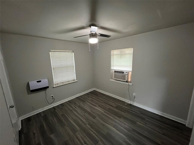 Foto del edificio - 6318 Laramie St
