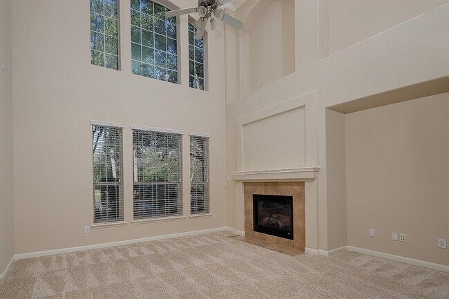 Building Photo - 50 E Pipers Green St