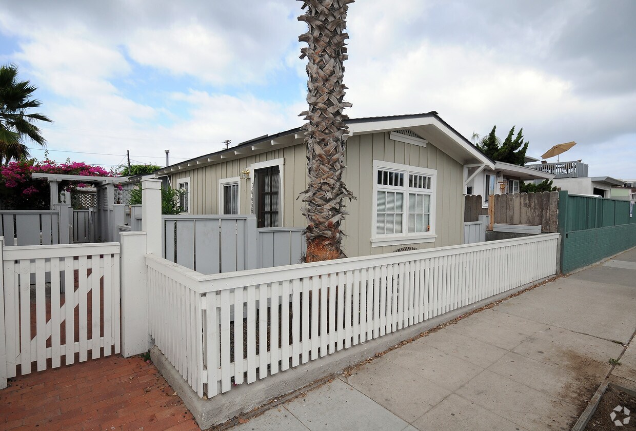 Building Photo - 5065 Brighton Ave