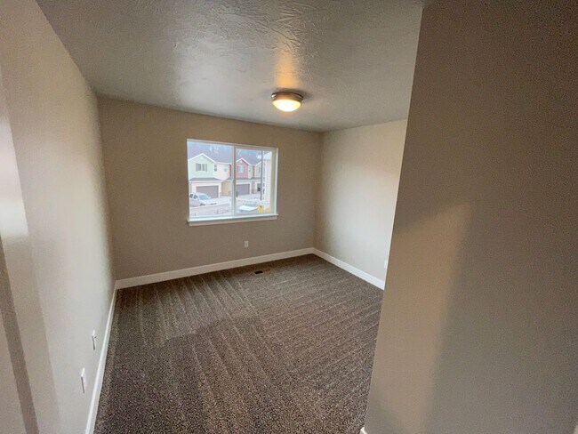 Foto del edificio - Beautiful Brand-New Townhome!!