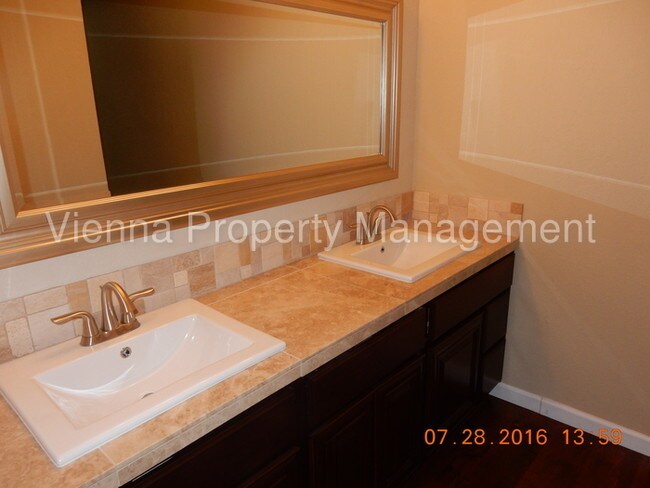 Foto del edificio - 7270 Douglas Blvd