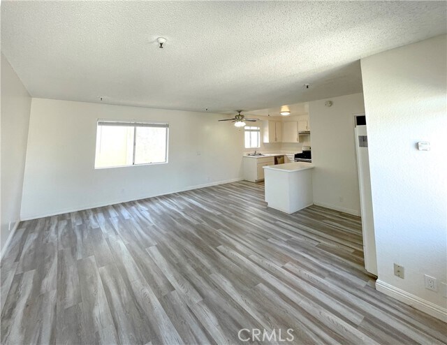 Foto del edificio - 13535 Yukon Ave