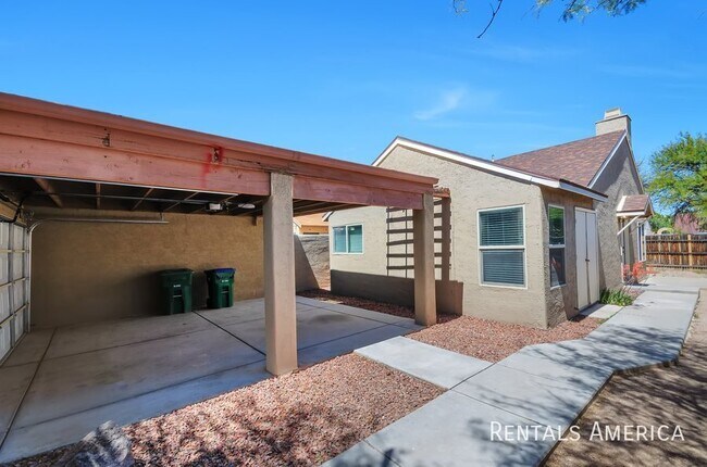 Building Photo - 2944 Avenida Destino