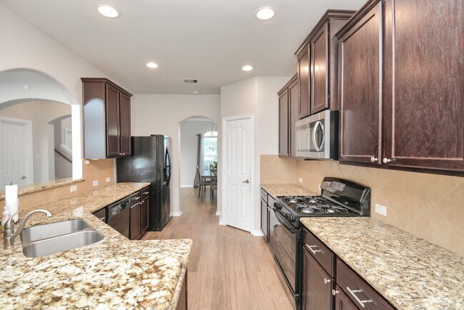 Building Photo - 2703 Lakecrest River Dr