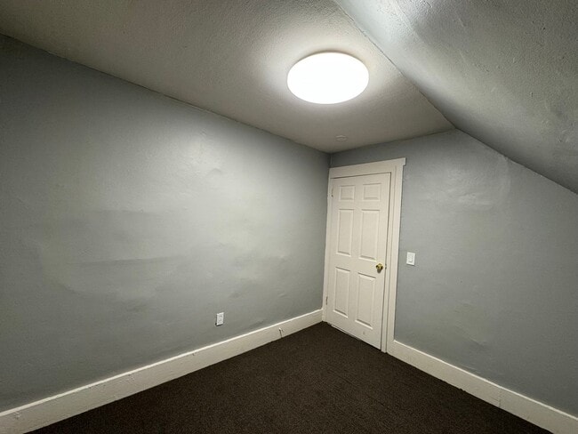 Foto del edificio - 3rd Floor Amesbury 2 Bedroom+Office