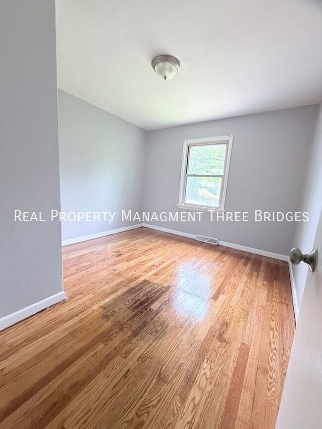 Foto del edificio - 536 Ames Pl