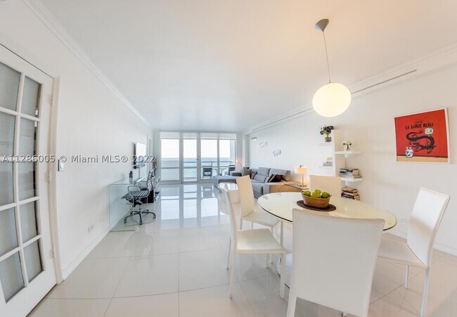 Building Photo - 5601 Collins Ave